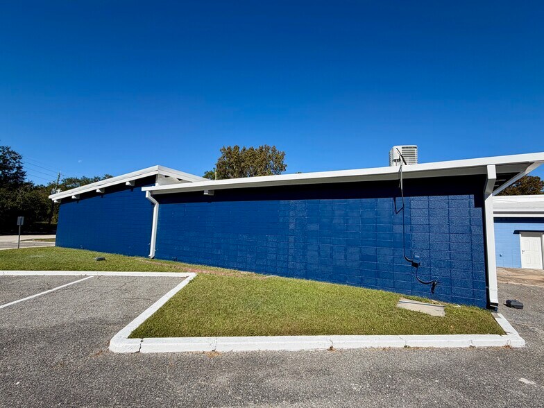 More Photos Of 5299 Saint Augustine Rd, Jacksonville Manufacturing For Lease