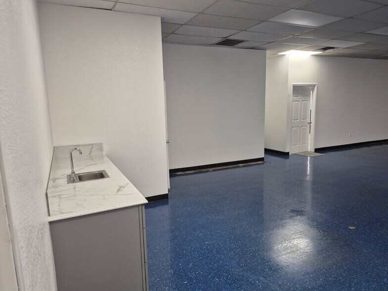 More Photos Of 5209 Davis Blvd, North Richland Hills Light Distribution For Lease