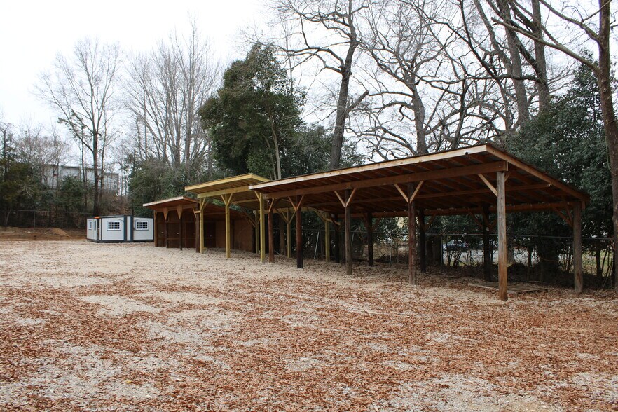 More Photos Of 1239 Industrial Dr, Matthews Land For Lease