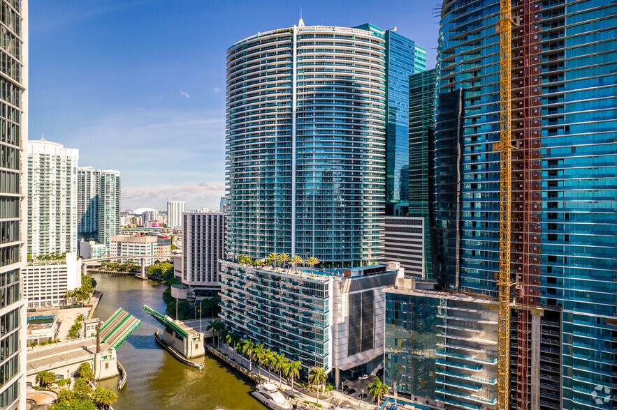 Primary Photo Of 270 Biscayne Boulevard Way, Miami Hotel For Lease