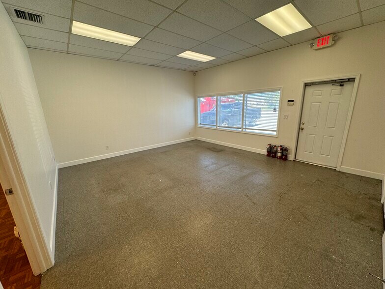 More Photos Of 6461 Garden Rd, Riviera Beach Industrial For Lease