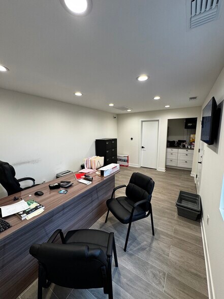 More Photos Of 3238 Foothill Blvd, Glendale Freestanding For Sale