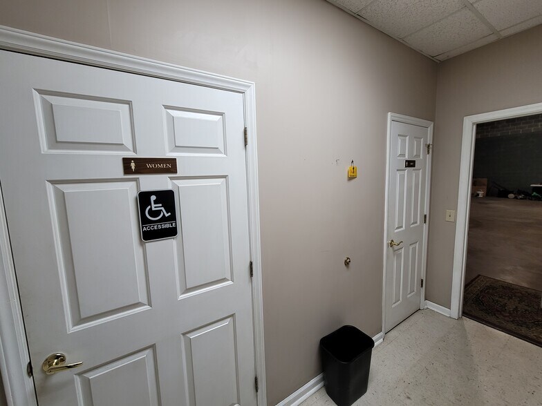 More Photos Of 148 Industrial Park Dr, Rockingham Warehouse For Sale