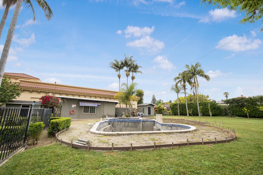 More Photos Of 801 W Whittier Blvd, La Habra Storefront Retail Residential For Sale