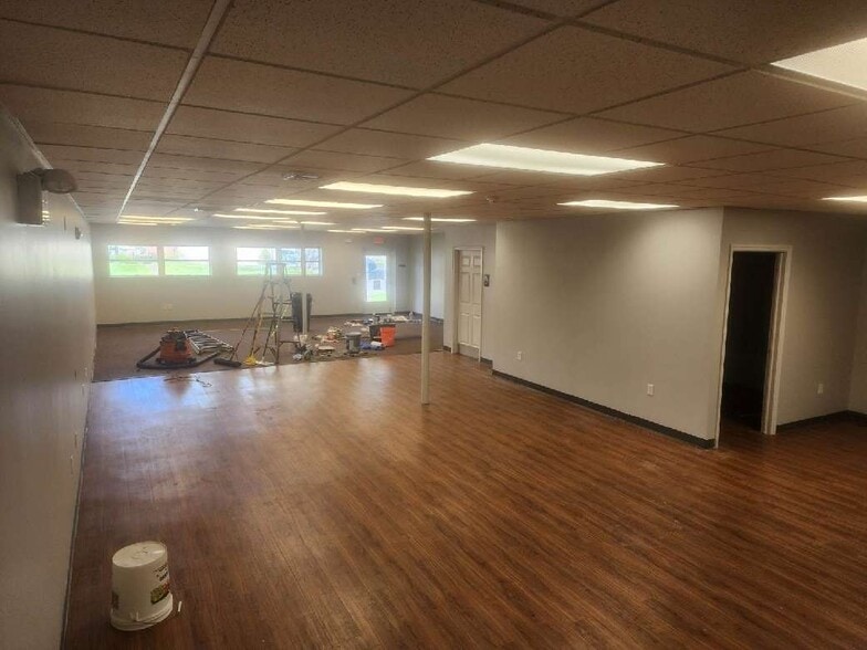 More Photos Of 4305 N 6th St, Harrisburg Showroom For Lease