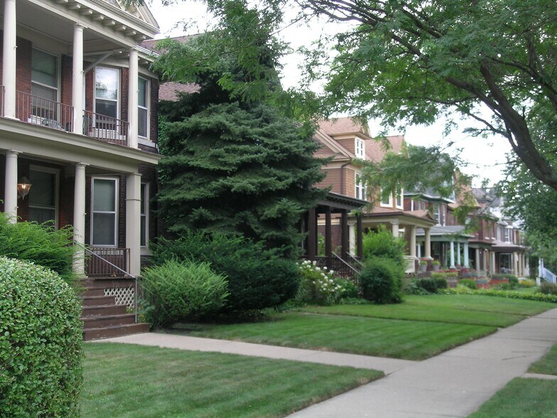 More Photos Of 4126 Grand River Ave, Detroit Research And Development For Sale