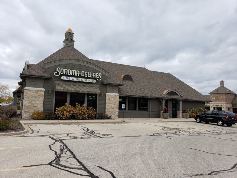 More Photos Of 1290 N Summit Ave, Oconomowoc General Retail For Lease