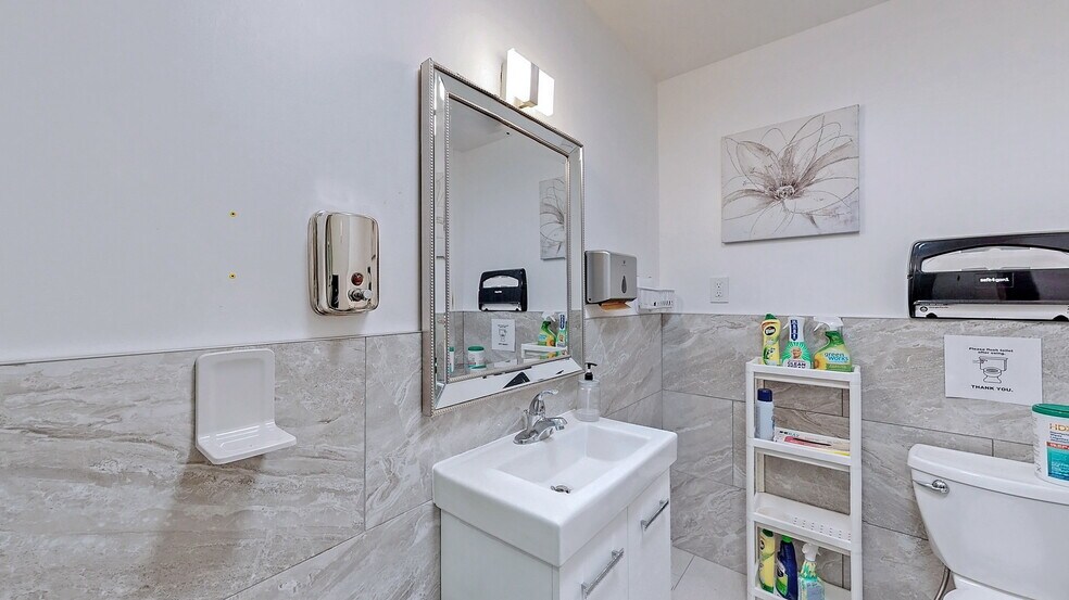 More Photos Of 715-717 Queen St E, Toronto Storefront Retail Office For Lease