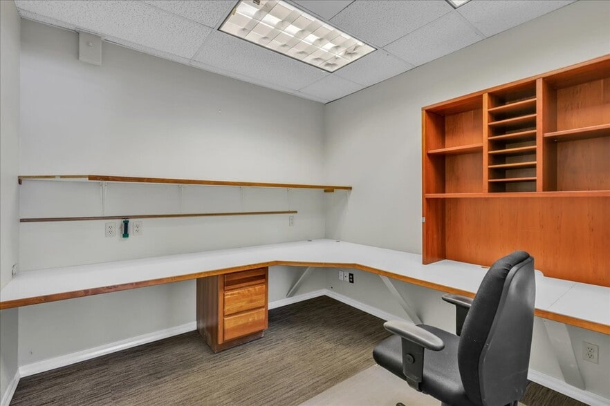 More Photos Of 3701 W G St, Bremerton Service For Sale