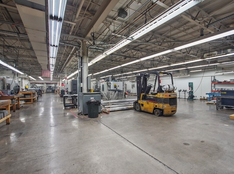 More Photos Of 2222 W Peoria Ave, Phoenix Manufacturing For Sale