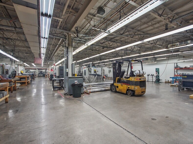More Photos Of 2222 W Peoria Ave, Phoenix Manufacturing For Lease