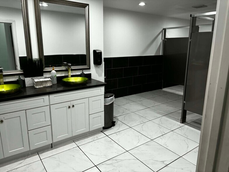 More Photos Of 6035 Old Seguin rd, San Antonio Distribution For Sale