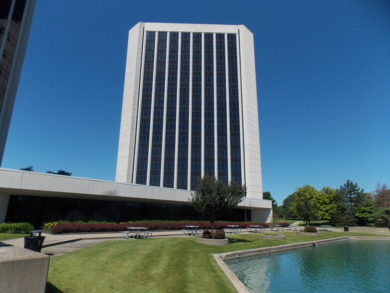 More Photos Of 1-3 Parklane Blvd, Dearborn Unknown For Lease