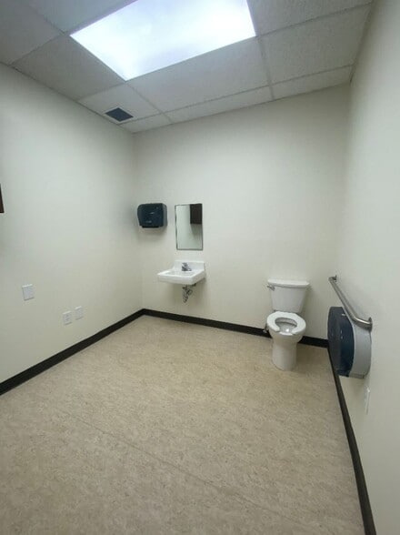 More Photos Of 310 Dick St, Fayetteville Office For Lease