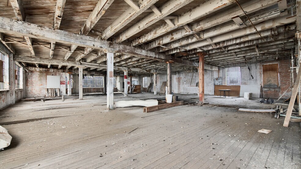 More Photos Of 2941 E Warren Ave, Detroit Apartments For Sale