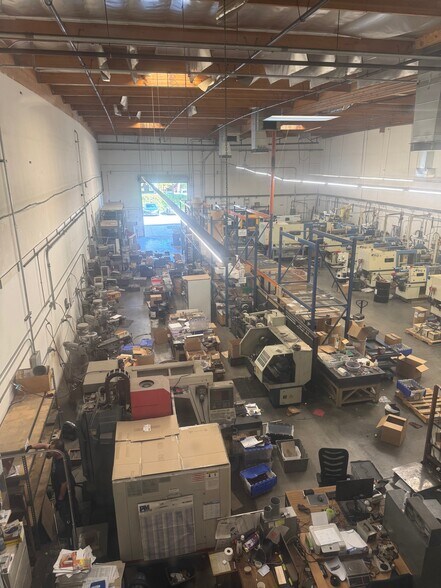 More Photos Of 25620 Rye Canyon Rd, Valencia Warehouse For Lease