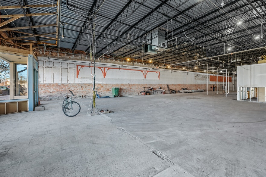 More Photos Of 116 S Broad St, Monroe Restaurant For Lease