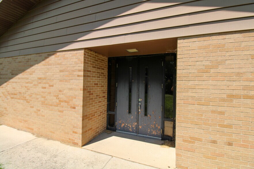 More Photos Of 100 E 3rd St, Galva Office For Sale