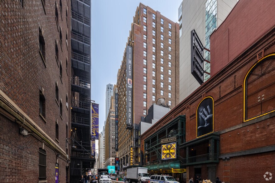 More Photos Of 200 W 41st St, New York Coworking Space