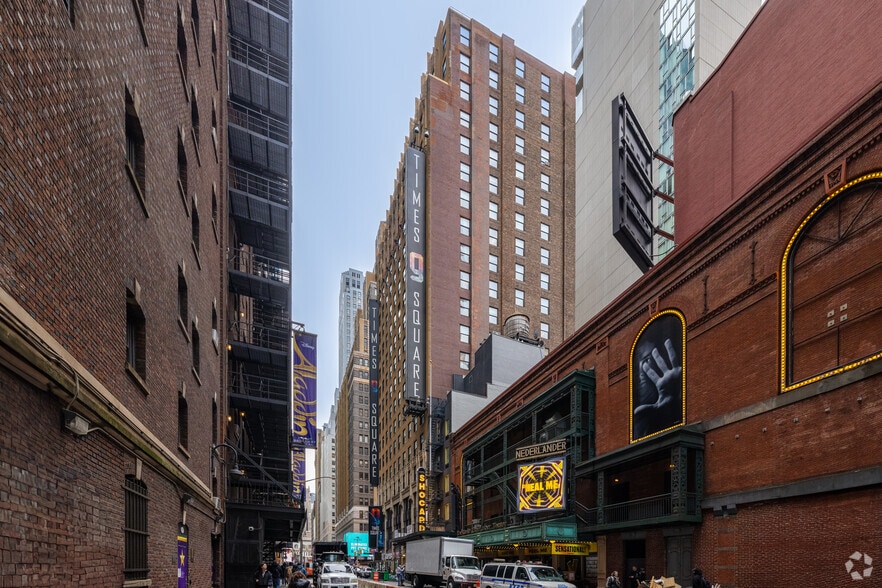 More Photos Of 9 Times Sq, New York Office For Lease