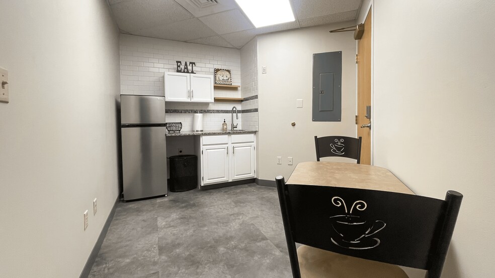 More Photos Of 49 Tolland Tpke, Manchester Medical For Lease