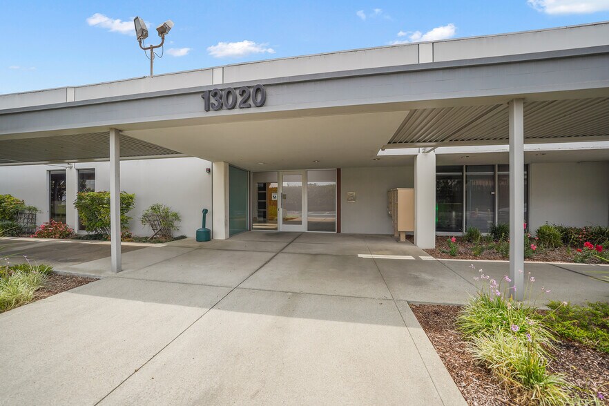 More Photos Of 13020 Yukon Ave, Hawthorne Warehouse For Lease