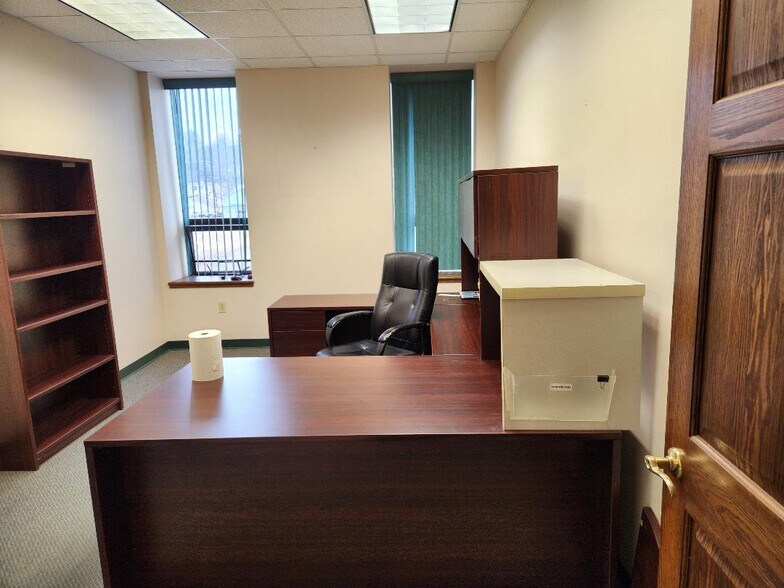 More Photos Of 373 Cleveland St, Rochester Medical For Lease