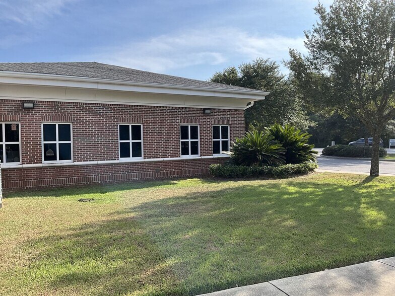 More Photos Of 5784 Chumuckla Hwy, Pace Freestanding For Sale