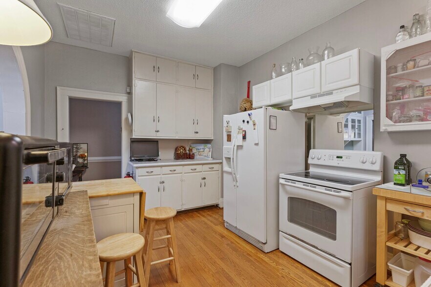 More Photos Of 310 S Clinton Ave, Dunn Medical For Sale