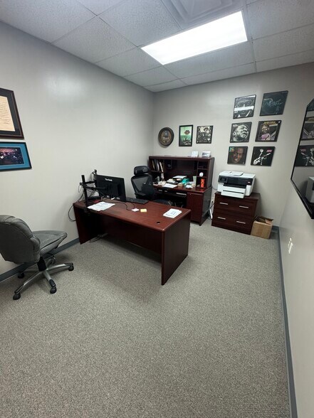 More Photos Of 8708 S Congress Ave, Austin Light Manufacturing For Lease