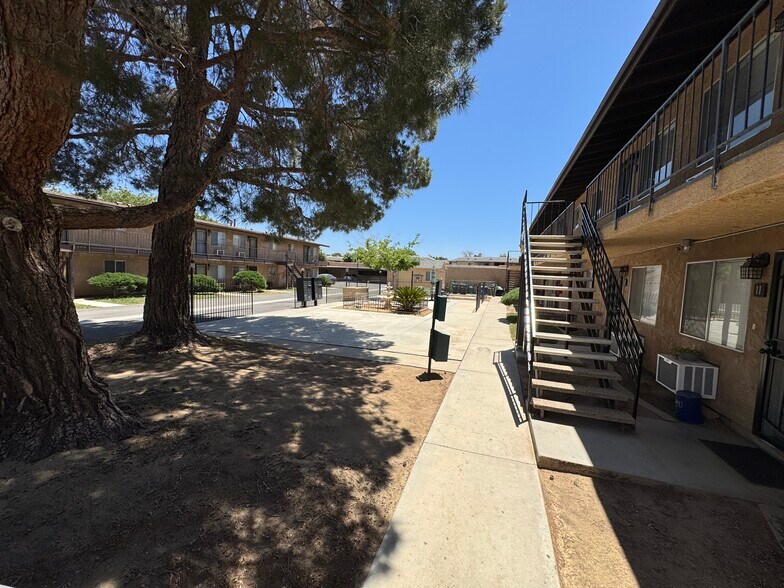 More Photos Of 518-524 E Avenue Q-12, Palmdale Apartments For Sale