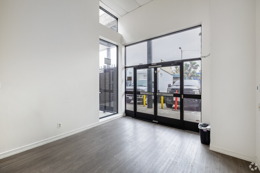 More Photos Of 11837-11845 Teale St, Culver City Warehouse For Lease