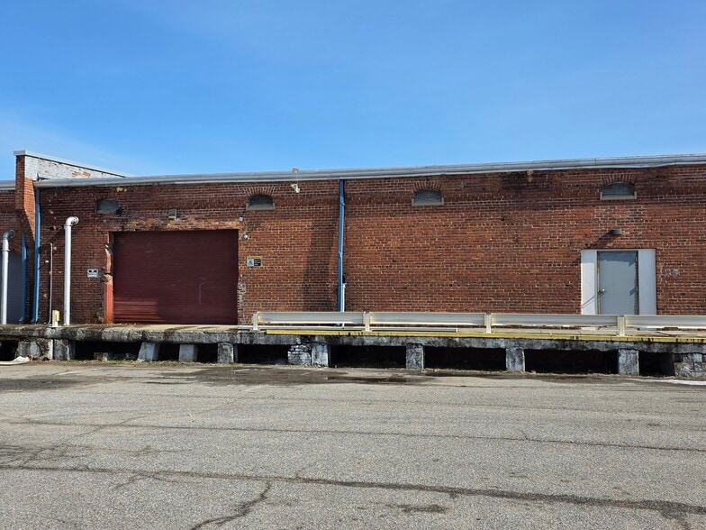 More Photos Of 827 Douglas Ave, Portsmouth Warehouse For Sale