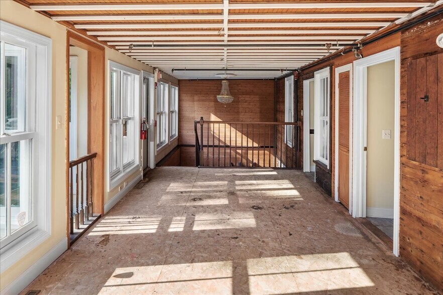 More Photos Of 159 N Sycamore St, Newtown Office For Lease