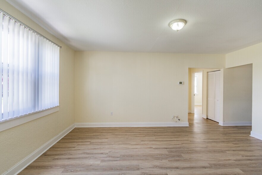 More Photos Of 2706 Stallone Dr, Tampa Office Residential For Lease