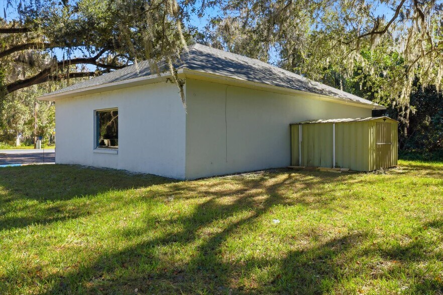 More Photos Of 2339 N Country Road 470, Lake Panasoffkee Office For Sale