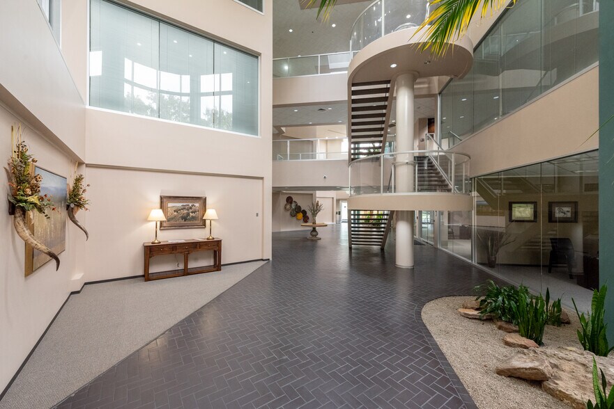 More Photos Of 4001 Technology Dr, Angleton Office For Lease