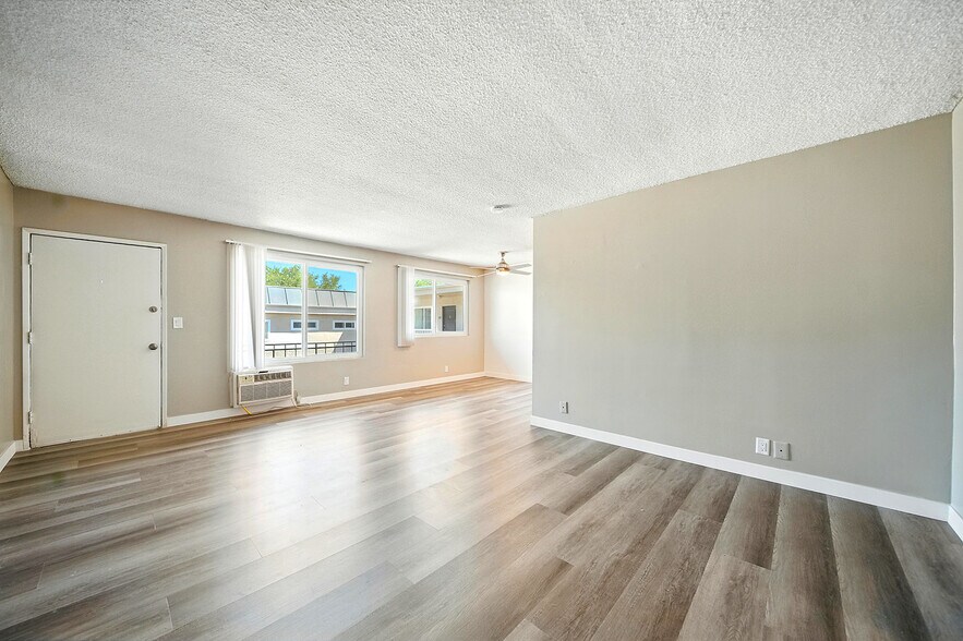More Photos Of 1165 Thompson Ave, Glendale Apartments For Sale