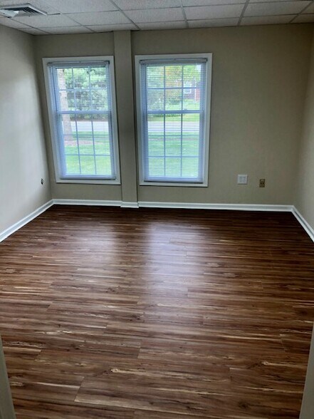 More Photos Of 10 Auer Ct, East Brunswick Medical For Sale