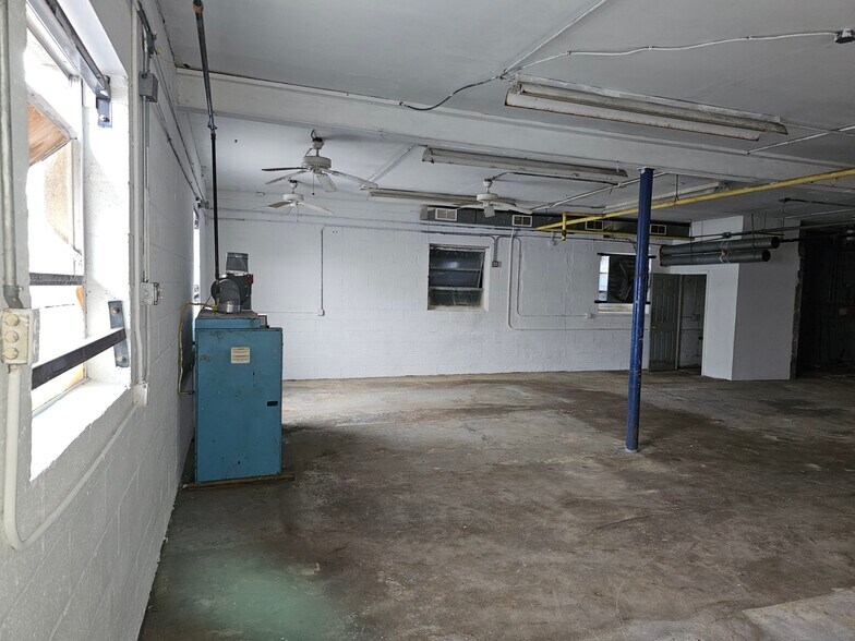 More Photos Of 252-254 Green St, South Hackensack Warehouse For Sale
