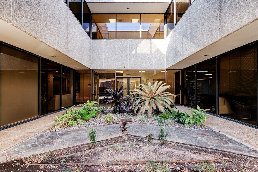 More Photos Of 5906 Dolores St, Houston Office For Lease