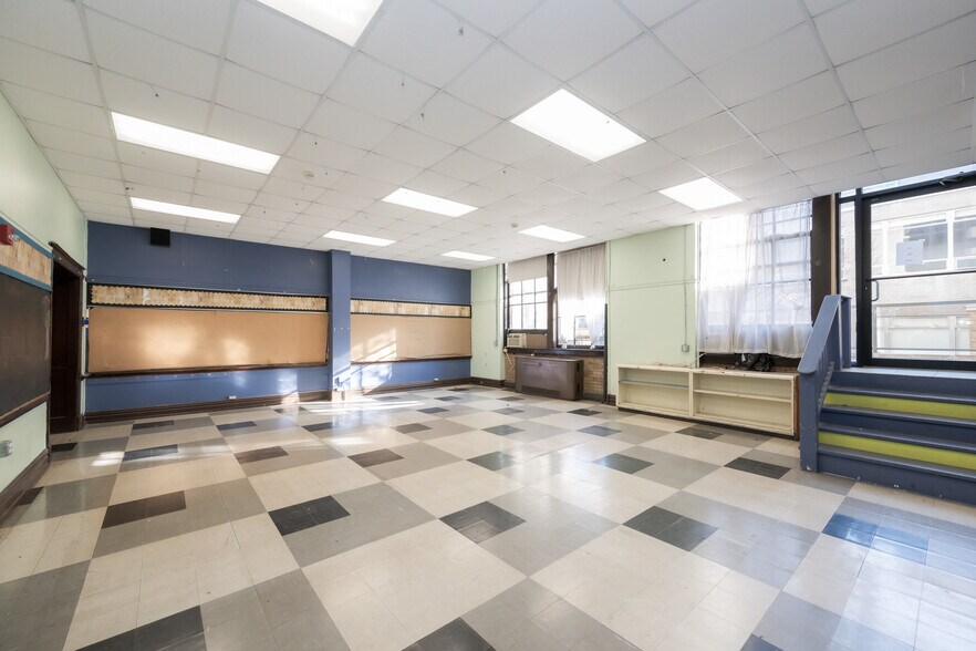 More Photos Of 200 S Oak Park Ave, Oak Park Schools For Sale