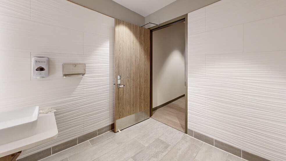 More Photos Of 5901 W Waco Dr, Waco Medical For Sale