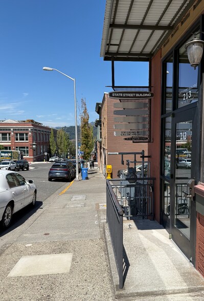 More Photos Of 213 3rd St, Hood River Storefront For Lease