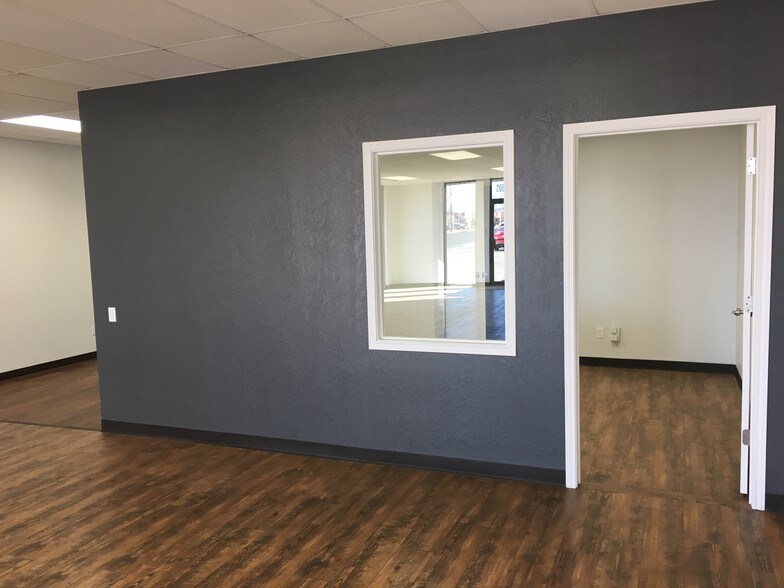 More Photos Of 2006 50th St, Lubbock Flex For Sale