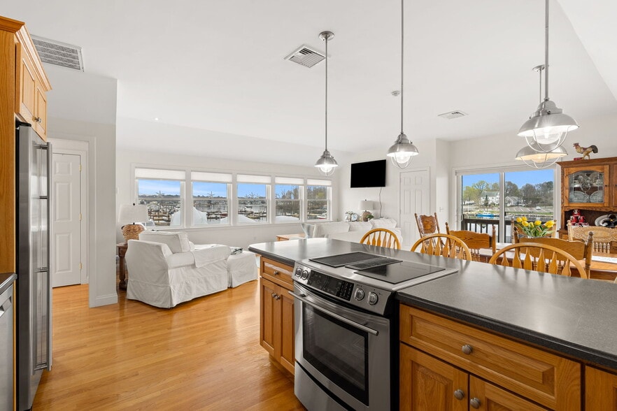 More Photos Of 112 Liberty St, Danvers Marina For Sale