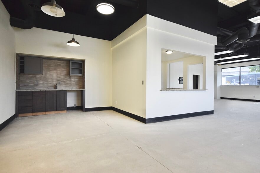 More Photos Of 55 SE Main St, Portland Warehouse For Lease