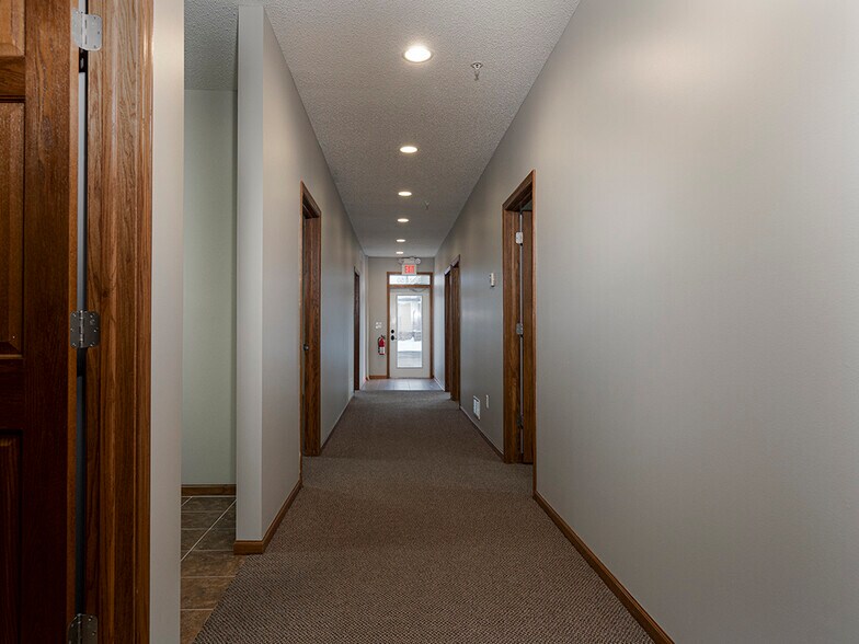 More Photos Of 7945 Stone Creek Dr, Chanhassen Medical For Lease