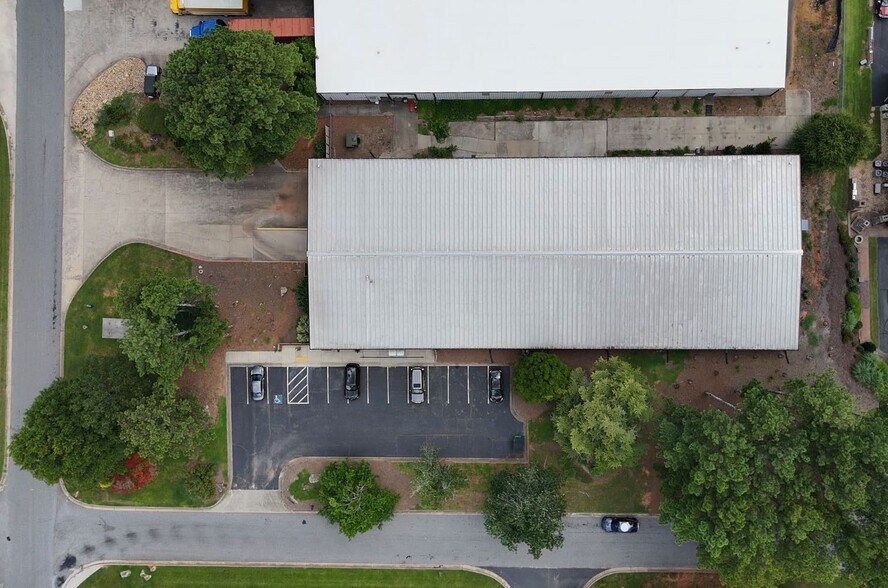 More Photos Of 2460 Industrial Park Blvd, Cumming Distribution For Sale