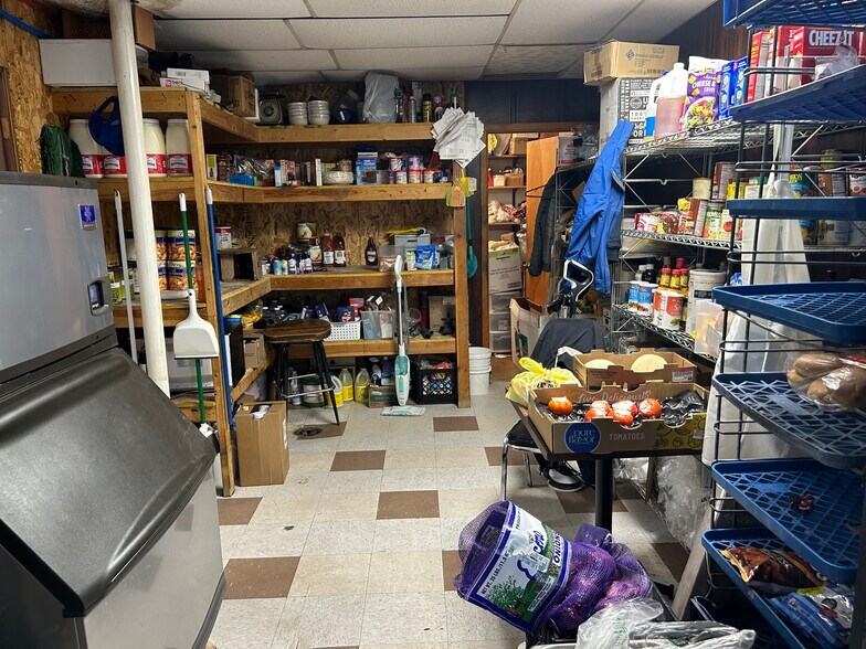 More Photos Of 1110 E 4th St, Ainsworth Restaurant For Sale